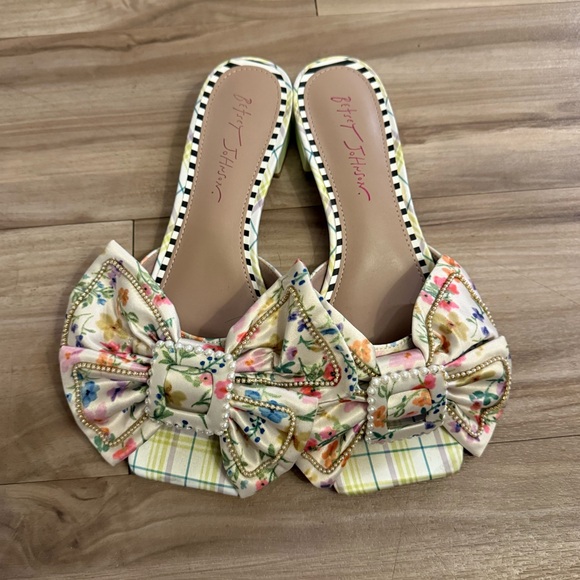 Betsey Johnson Shoes - Betsey Johnson Cream Floral Bow Slide Mules